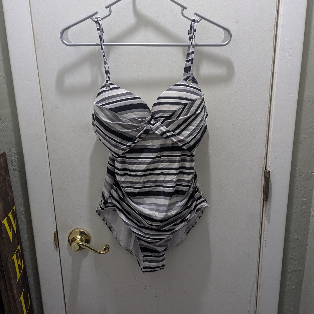 NipTuck Black White Gray One Piece Swimsuit Size 12 D Cup